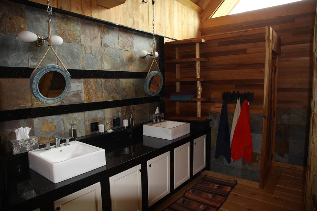 LDR Lodge - Last Dollar Ranch Smithers Exterior foto